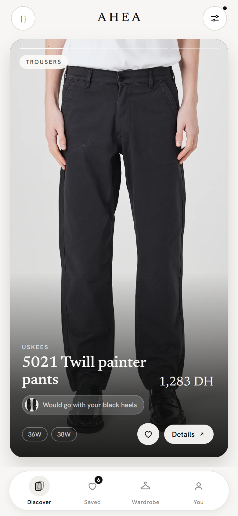The swipe on real garments screen of the Ahea app